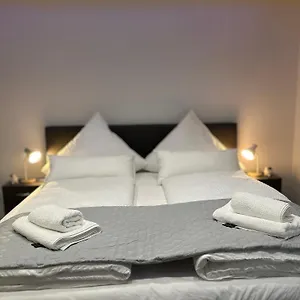 Modern Neuburg P - - 2 Zimmer, Komfort, Balkon, Wi-fi, Smart Tv, Grosse Dusche, Kueche Neuburg an Der Donau